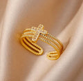 Bague Croix Religieuse Éclat Divine™ – Ajustable et Dorée