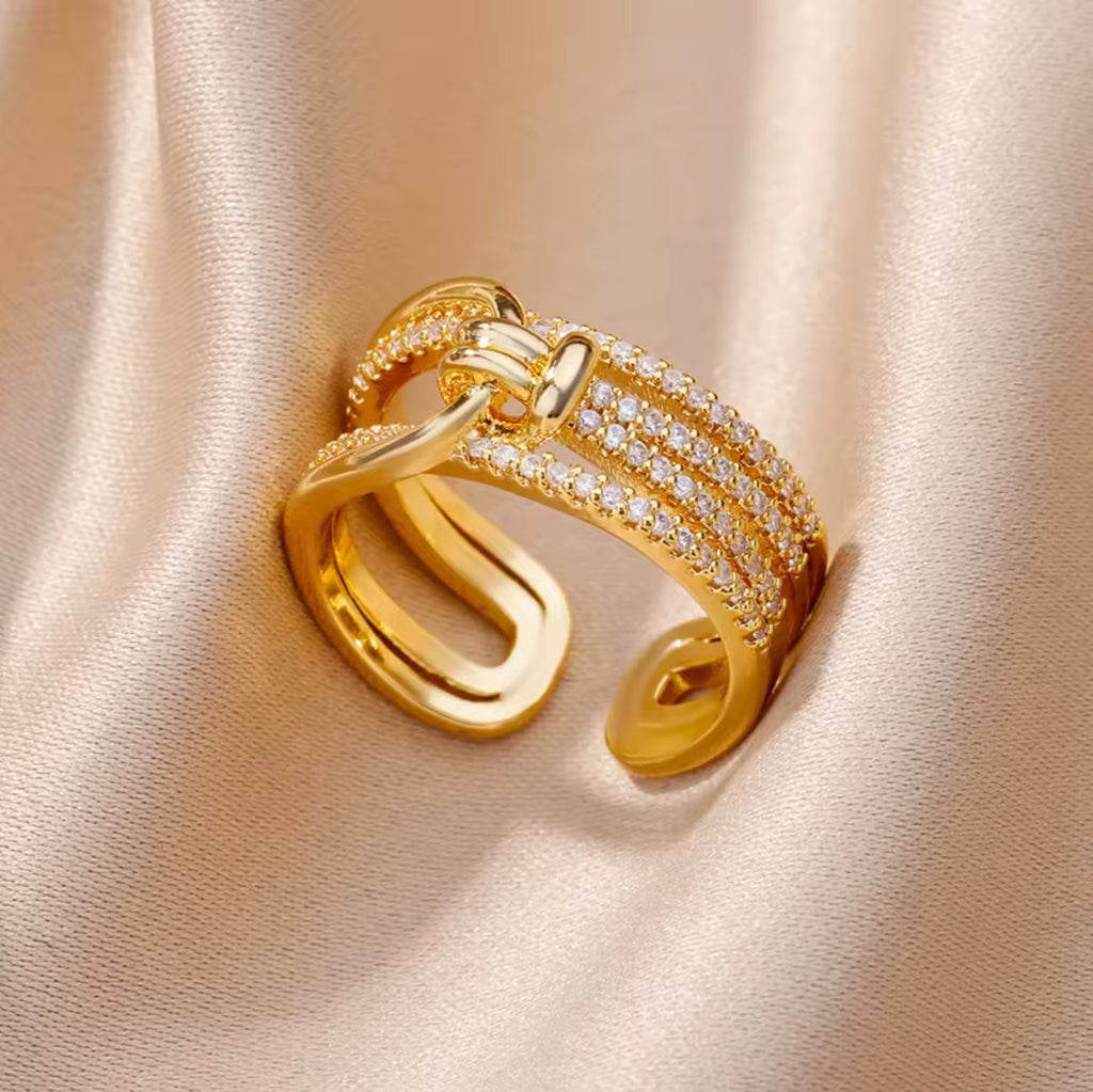 Bague Ajustable Dorée Sertie de Zircons – Éclat Nœud Royal