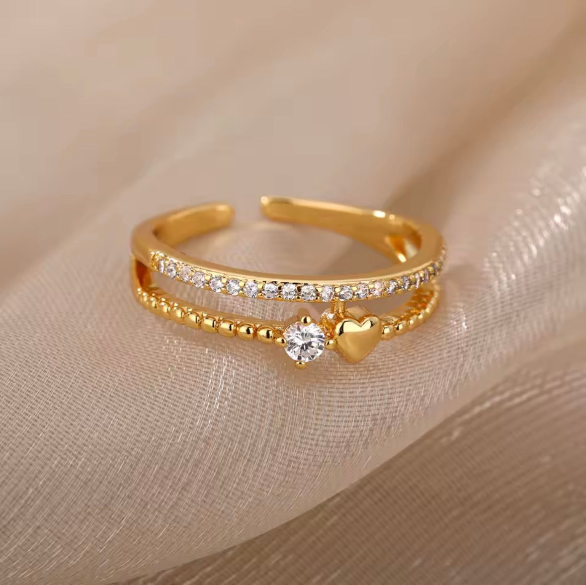 Bague Éclat de Cœur™ – Anneau Ajustable Doré avec Zircons Étincelants