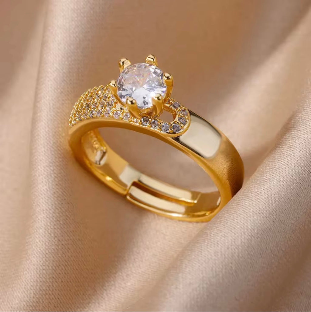 Bague Ajustable ÉCLAT IMPÉRIAL – Finition Dorée & Cristal Brillant