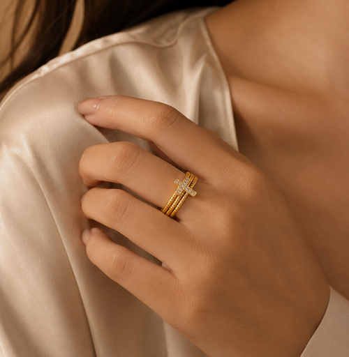 Bague Croix Religieuse Éclat Divine™ – Ajustable et Dorée