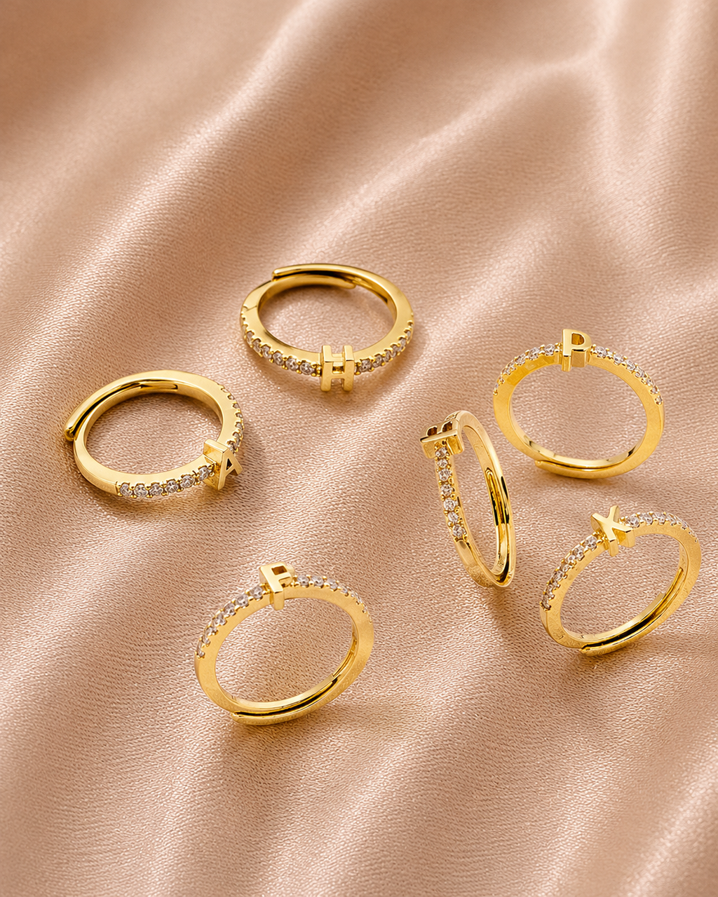 Bague personnalisée avec lettre au choix – Finition dorée & zircons scintillants