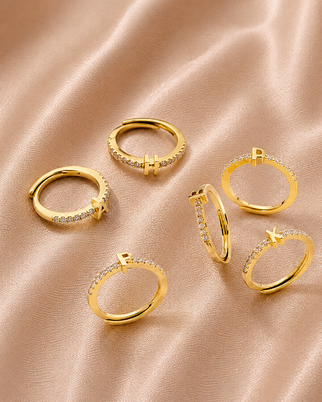 Bague personnalisée avec lettre au choix – Finition dorée & zircons scintillants