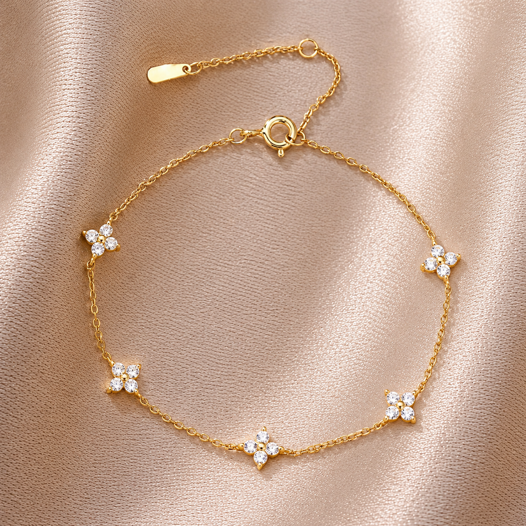 Bracelet Flora Éclat™ – Chaîne Fine Dorée & Fleurs Scintillantes en Zircon