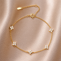 Bracelet Flora Éclat™ – Chaîne Fine Dorée & Fleurs Scintillantes en Zircon